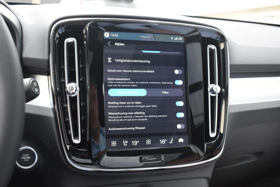 Volvo XC40 B4 211PK Automaat Plus Dark