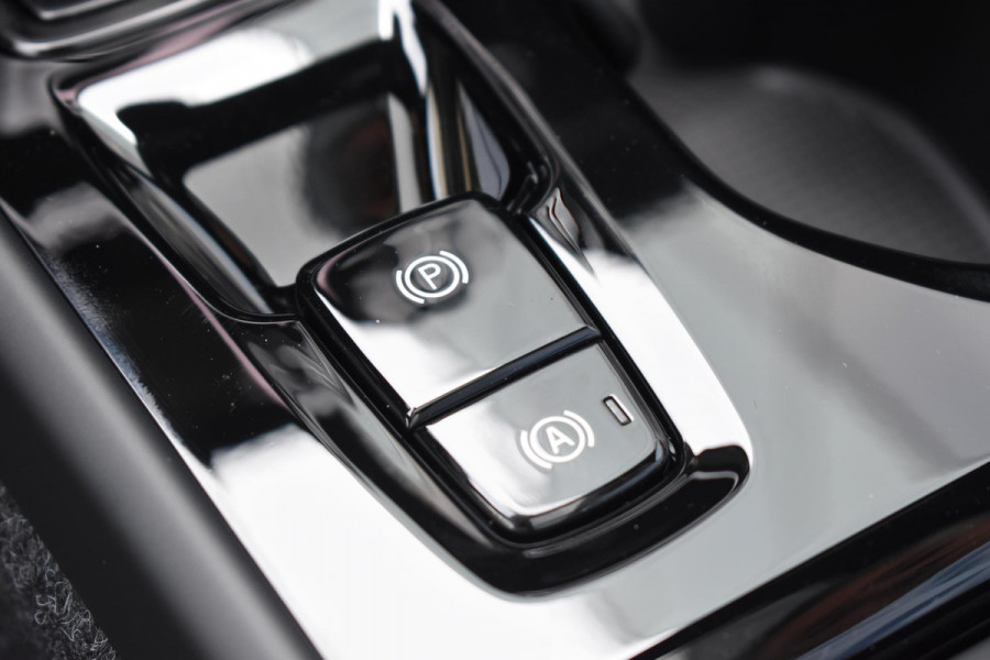 Volvo XC40 B4 211PK Automaat Plus Dark
