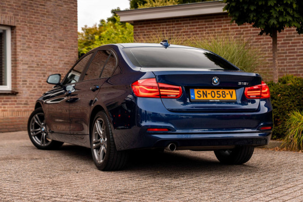 BMW 3 Serie 318i Executive 136 PK Aut. LED Clima Cruise 18'' M-Sport