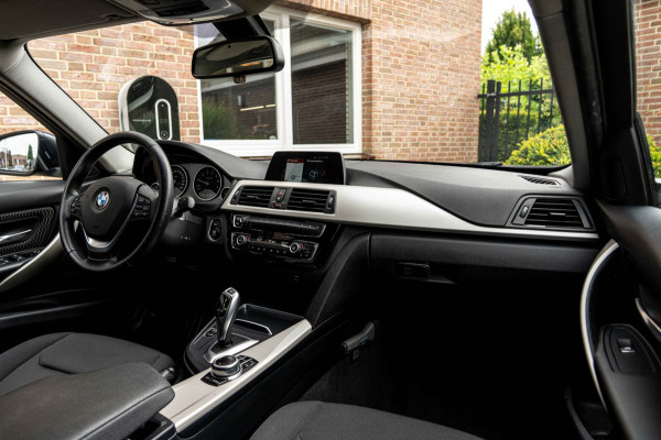 BMW 3 Serie 318i Executive 136 PK Aut. LED Clima Cruise 18'' M-Sport
