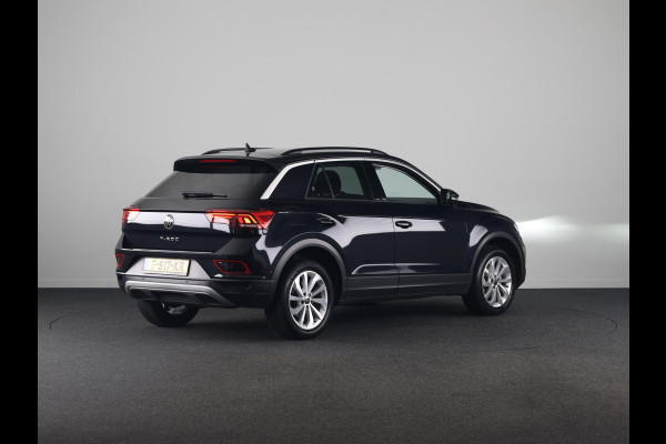 Volkswagen T-Roc 1.5 TSI Life 150 pk Automaat (DSG) | Navigatie | Parkeersensoren (Park assist) | Achteruitrijcamera | Adaptieve cruise control | Autom. airco |