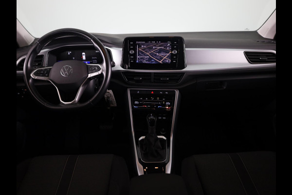 Volkswagen T-Roc 1.5 TSI Life 150 pk Automaat (DSG) | Navigatie | Parkeersensoren (Park assist) | Achteruitrijcamera | Adaptieve cruise control | Autom. airco |