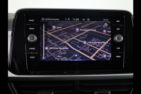 Volkswagen T-Roc 1.5 TSI Life 150 pk Automaat (DSG) | Navigatie | Parkeersensoren (Park assist) | Achteruitrijcamera | Adaptieve cruise control | Autom. airco |