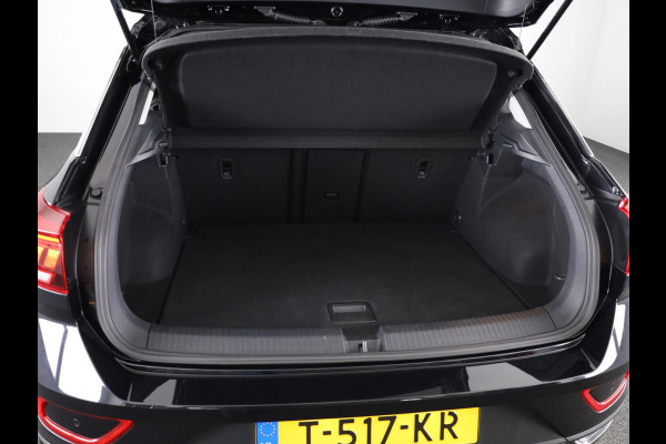 Volkswagen T-Roc 1.5 TSI Life 150 pk Automaat (DSG) | Navigatie | Parkeersensoren (Park assist) | Achteruitrijcamera | Adaptieve cruise control | Autom. airco |