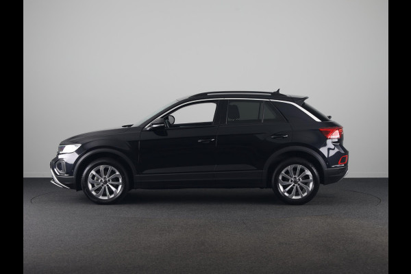 Volkswagen T-Roc 1.5 TSI Life 150 pk Automaat (DSG) | Navigatie | Parkeersensoren (Park assist) | Achteruitrijcamera | Adaptieve cruise control | Autom. airco |
