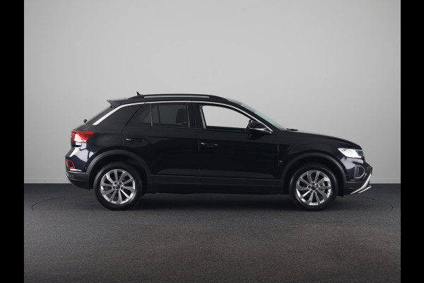 Volkswagen T-Roc 1.5 TSI Life 150 pk Automaat (DSG) | Navigatie | Parkeersensoren (Park assist) | Achteruitrijcamera | Adaptieve cruise control | Autom. airco |