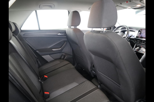 Volkswagen T-Roc 1.5 TSI Life 150 pk Automaat (DSG) | Navigatie | Parkeersensoren (Park assist) | Achteruitrijcamera | Adaptieve cruise control | Autom. airco |