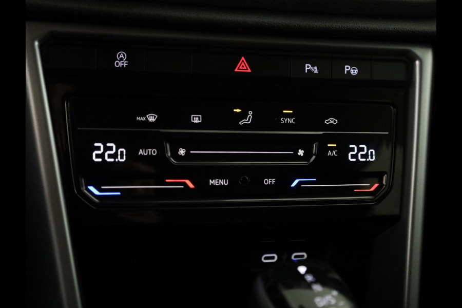 Volkswagen T-Roc 1.5 TSI Life 150 pk Automaat (DSG) | Navigatie | Parkeersensoren (Park assist) | Achteruitrijcamera | Adaptieve cruise control | Autom. airco |