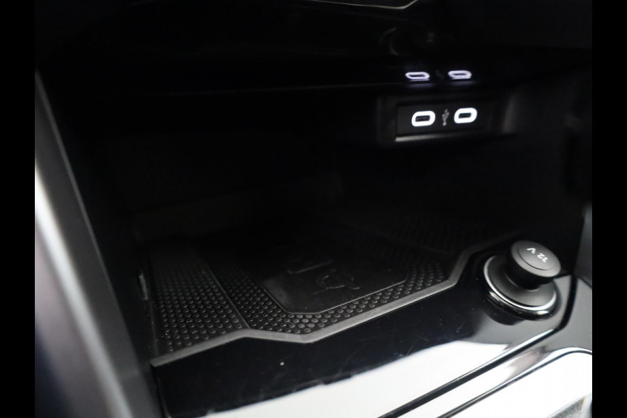 Volkswagen T-Roc 1.5 TSI Life 150 pk Automaat (DSG) | Navigatie | Parkeersensoren (Park assist) | Achteruitrijcamera | Adaptieve cruise control | Autom. airco |
