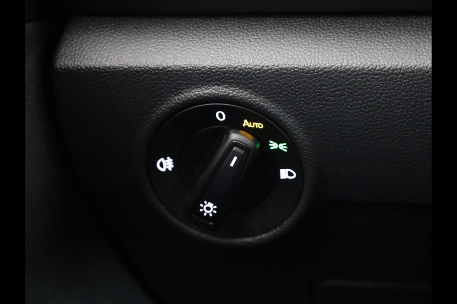 Volkswagen T-Roc 1.5 TSI Life 150 pk Automaat (DSG) | Navigatie | Parkeersensoren (Park assist) | Achteruitrijcamera | Adaptieve cruise control | Autom. airco |