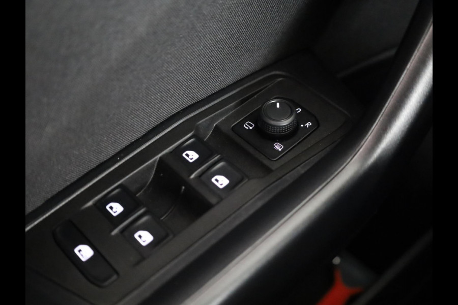 Volkswagen T-Roc 1.5 TSI Life 150 pk Automaat (DSG) | Navigatie | Parkeersensoren (Park assist) | Achteruitrijcamera | Adaptieve cruise control | Autom. airco |