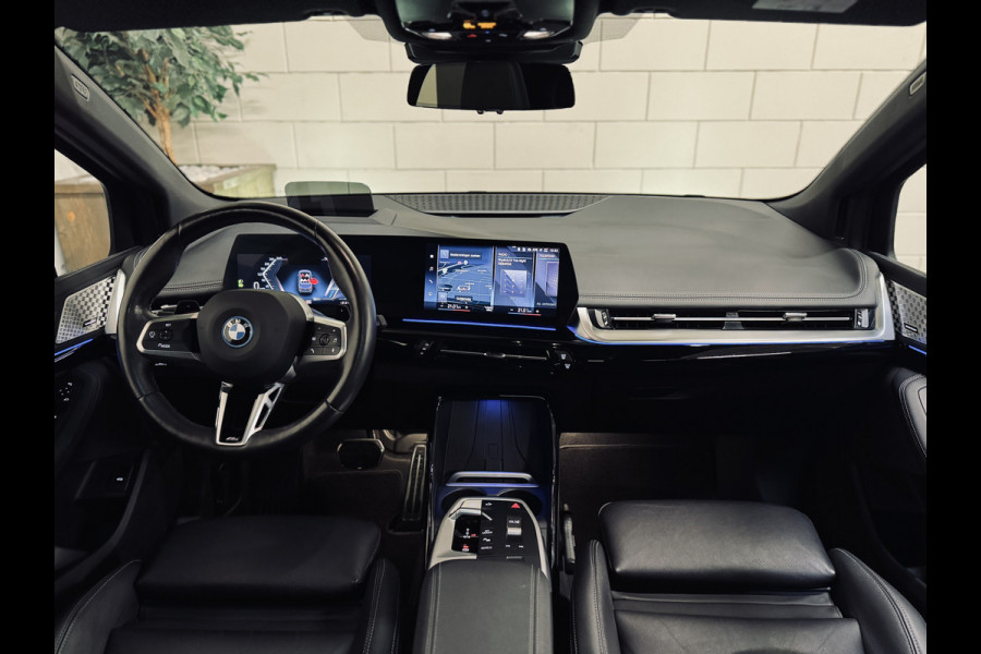 BMW 2 Serie Active Tourer 225e xDrive M-Sport | 19" | Panorama | Trekhaak | HK