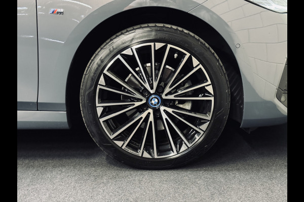 BMW 2 Serie Active Tourer 225e xDrive M-Sport | 19" | Panorama | Trekhaak | HK