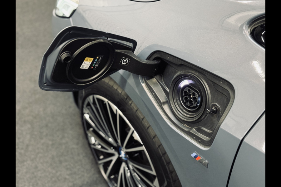 BMW 2 Serie Active Tourer 225e xDrive M-Sport | 19" | Panorama | Trekhaak | HK