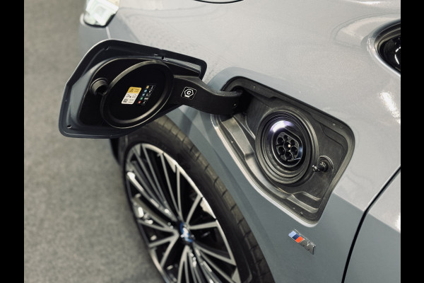 BMW 2 Serie Active Tourer 225e xDrive M-Sport | 19" | Panorama | Trekhaak | HK