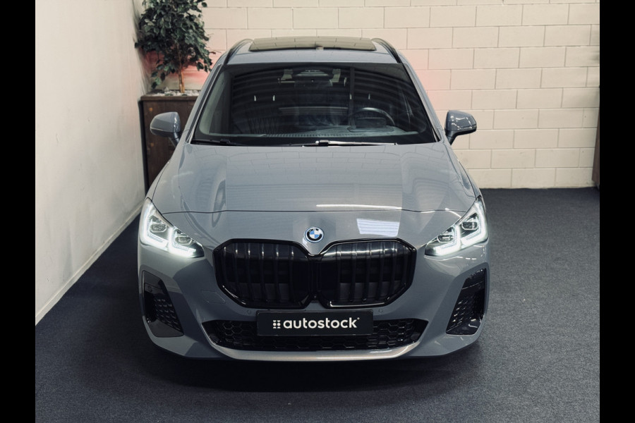 BMW 2 Serie Active Tourer 225e xDrive M-Sport | 19" | Panorama | Trekhaak | HK