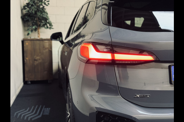 BMW 2 Serie Active Tourer 225e xDrive M-Sport | 19" | Panorama | Trekhaak | HK
