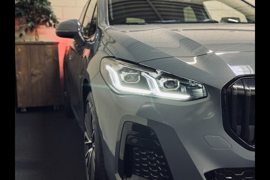 BMW 2 Serie Active Tourer 225e xDrive M-Sport | 19" | Panorama | Trekhaak | HK