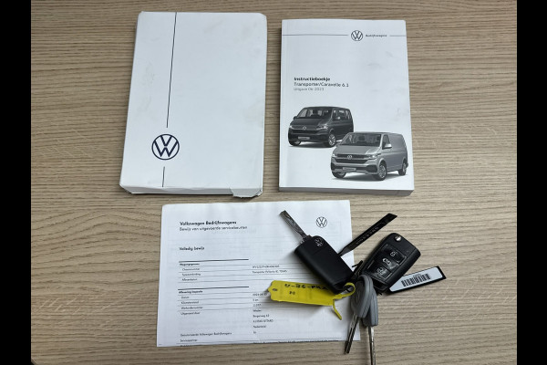 Volkswagen Transporter 2.0 TDI L2H1 28 Highline Trekhaak 3 Zits Pdc v+a Navigatie Cruise Lat om Lat