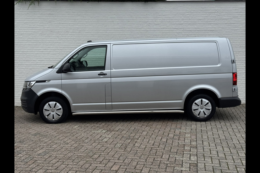 Volkswagen Transporter 2.0 TDI L2H1 28 Highline Trekhaak 3 Zits Pdc v+a Navigatie Cruise Lat om Lat