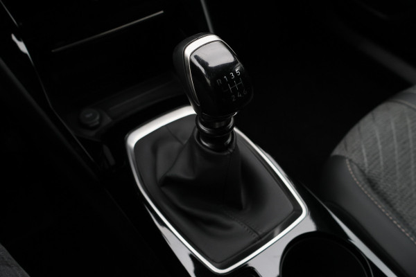 Peugeot 2008 1.2 PureTech 100 Allure Virtual Cockpit, LED, Apple Carplay, Lane Assist, PDC