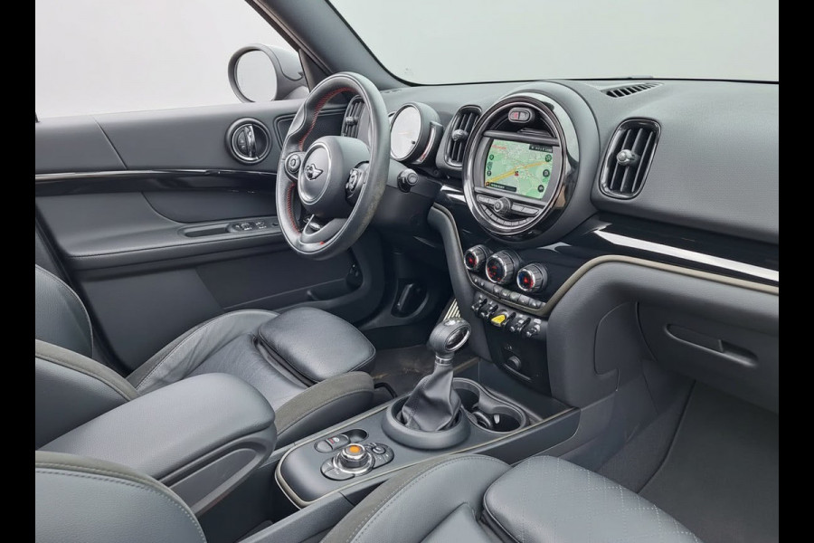 MINI Countryman 1.5 Cooper S E ALL4 Salt John Cooper Works | Panoramadak | Stoelverwarming | Cruise Control | Apple Carplay | Navigatie | Parkeersensoren | Climate Control | Leer | Mini Driving Modes | JCW