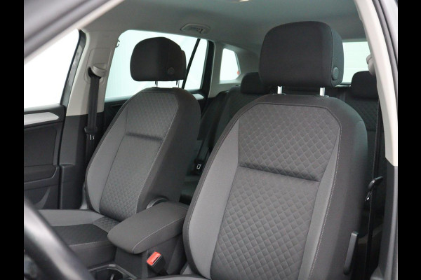 Volkswagen Tiguan 2.0 TSI 4Motion Highline Business R | Adaptive cruise | Carplay | Stuur/stoel verwarming | 3 zone klimaat | Climate control | Bluetooth | Navigatie  | Elektrische achterklep