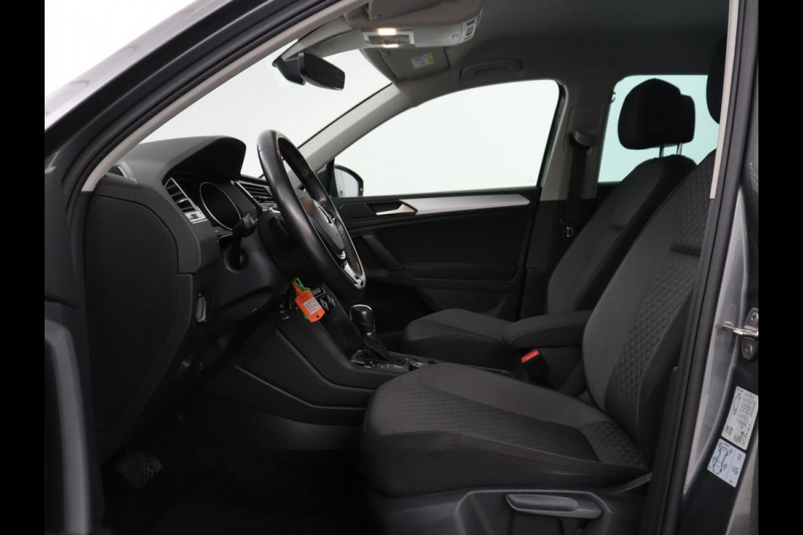 Volkswagen Tiguan 2.0 TSI 4Motion Highline Business R | Adaptive cruise | Carplay | Stuur/stoel verwarming | 3 zone klimaat | Climate control | Bluetooth | Navigatie  | Elektrische achterklep