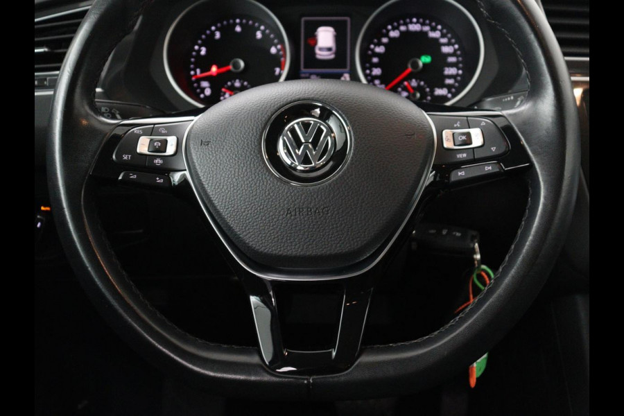 Volkswagen Tiguan 2.0 TSI 4Motion Highline Business R | Adaptive cruise | Carplay | Stuur/stoel verwarming | 3 zone klimaat | Climate control | Bluetooth | Navigatie  | Elektrische achterklep