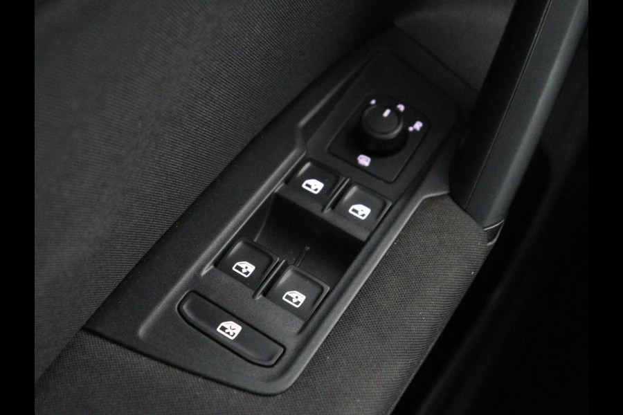 Volkswagen Tiguan 2.0 TSI 4Motion Highline Business R | Adaptive cruise | Carplay | Stuur/stoel verwarming | 3 zone klimaat | Climate control | Bluetooth | Navigatie  | Elektrische achterklep