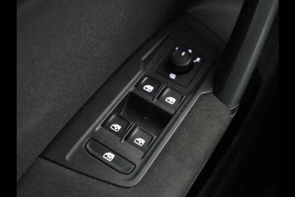 Volkswagen Tiguan 2.0 TSI 4Motion Highline Business R | Adaptive cruise | Carplay | Stuur/stoel verwarming | 3 zone klimaat | Climate control | Bluetooth | Navigatie  | Elektrische achterklep