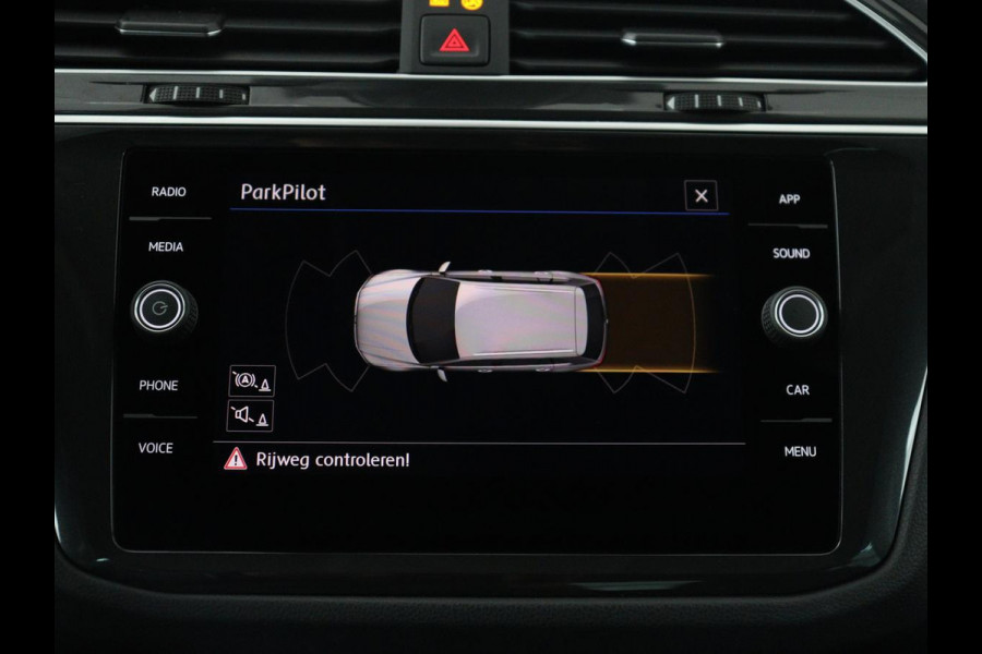 Volkswagen Tiguan 2.0 TSI 4Motion Highline Business R | Adaptive cruise | Carplay | Stuur/stoel verwarming | 3 zone klimaat | Climate control | Bluetooth | Navigatie  | Elektrische achterklep
