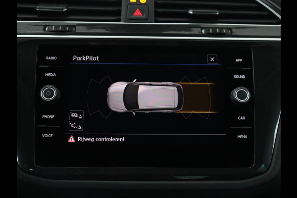 Volkswagen Tiguan 2.0 TSI 4Motion Highline Business R | Adaptive cruise | Carplay | Stuur/stoel verwarming | 3 zone klimaat | Climate control | Bluetooth | Navigatie  | Elektrische achterklep