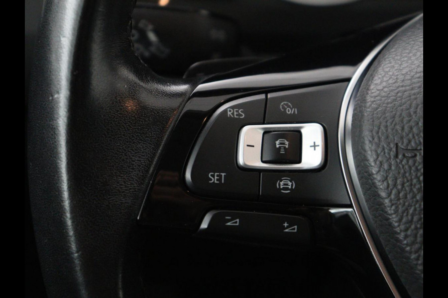 Volkswagen Tiguan 2.0 TSI 4Motion Highline Business R | Adaptive cruise | Carplay | Stuur/stoel verwarming | 3 zone klimaat | Climate control | Bluetooth | Navigatie  | Elektrische achterklep