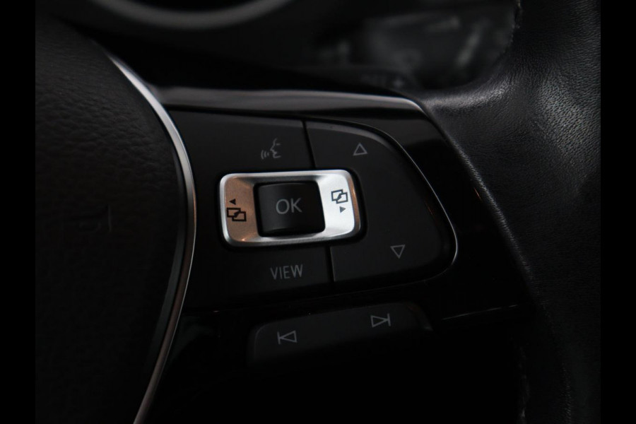 Volkswagen Tiguan 2.0 TSI 4Motion Highline Business R | Adaptive cruise | Carplay | Stuur/stoel verwarming | 3 zone klimaat | Climate control | Bluetooth | Navigatie  | Elektrische achterklep