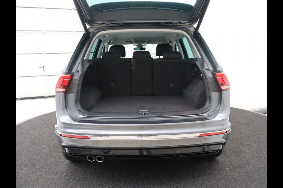 Volkswagen Tiguan 2.0 TSI 4Motion Highline Business R | Adaptive cruise | Carplay | Stuur/stoel verwarming | 3 zone klimaat | Climate control | Bluetooth | Navigatie  | Elektrische achterklep