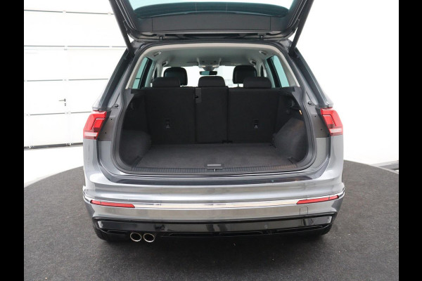 Volkswagen Tiguan 2.0 TSI 4Motion Highline Business R | Adaptive cruise | Carplay | Stuur/stoel verwarming | 3 zone klimaat | Climate control | Bluetooth | Navigatie  | Elektrische achterklep