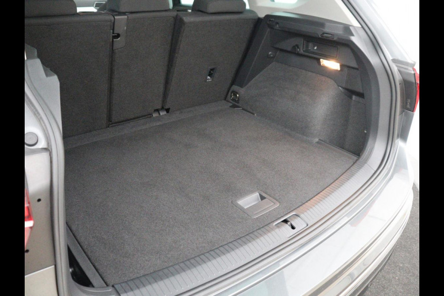 Volkswagen Tiguan 2.0 TSI 4Motion Highline Business R | Adaptive cruise | Carplay | Stuur/stoel verwarming | 3 zone klimaat | Climate control | Bluetooth | Navigatie  | Elektrische achterklep