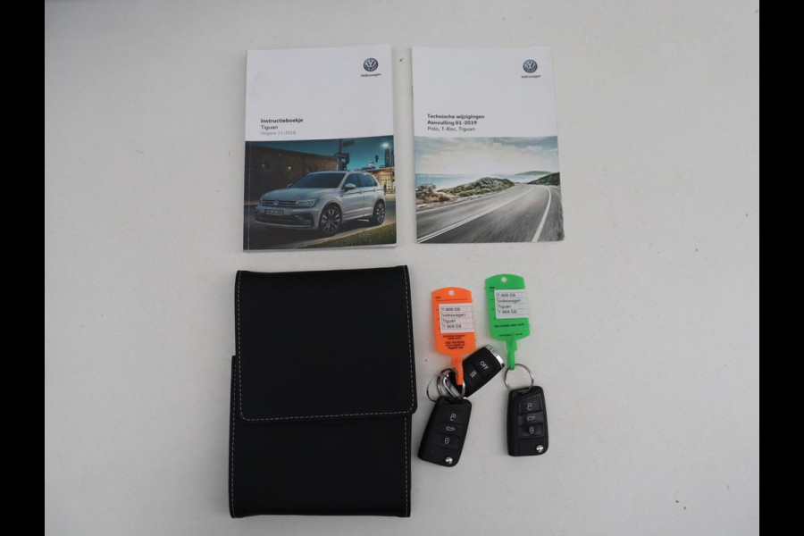 Volkswagen Tiguan 2.0 TSI 4Motion Highline Business R | Adaptive cruise | Carplay | Stuur/stoel verwarming | 3 zone klimaat | Climate control | Bluetooth | Navigatie  | Elektrische achterklep