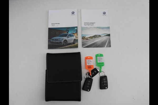 Volkswagen Tiguan 2.0 TSI 4Motion Highline Business R | Adaptive cruise | Carplay | Stuur/stoel verwarming | 3 zone klimaat | Climate control | Bluetooth | Navigatie  | Elektrische achterklep
