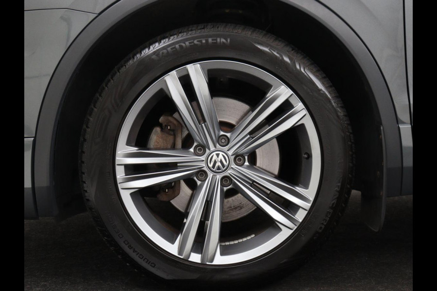 Volkswagen Tiguan 2.0 TSI 4Motion Highline Business R | Adaptive cruise | Carplay | Stuur/stoel verwarming | 3 zone klimaat | Climate control | Bluetooth | Navigatie  | Elektrische achterklep