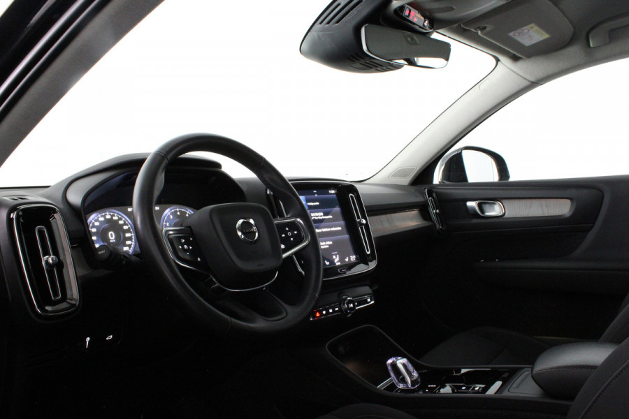 Volvo XC40 2.0 B4 Momentum Business > Camera/Adaptive Cruise Control/Stoelverwarming/All season banen...