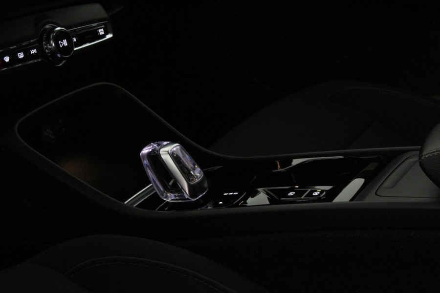 Volvo XC40 2.0 B4 Momentum Business > Camera/Adaptive Cruise Control/Stoelverwarming/All season banen...