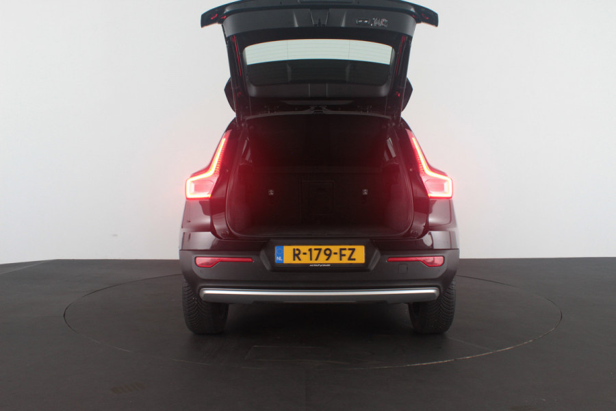 Volvo XC40 2.0 B4 Momentum Business > Camera/Adaptive Cruise Control/Stoelverwarming/All season banen...