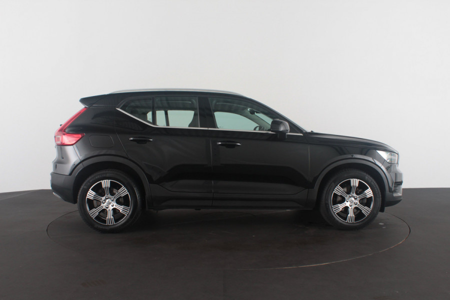 Volvo XC40 2.0 B4 Momentum Business > Camera/Adaptive Cruise Control/Stoelverwarming/All season banen...