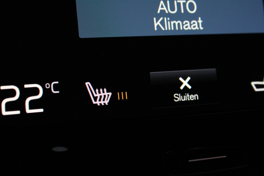 Volvo XC40 2.0 B4 Momentum Business > Camera/Adaptive Cruise Control/Stoelverwarming/All season banen...