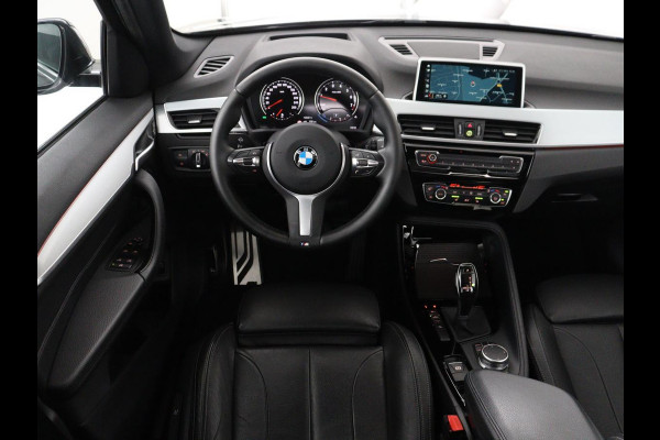 BMW X1 sDrive18i High Executive | Panoramadak | Leder | Stoelverwarming | Cruise control | Head-up | Navigatie | Bluetooth | Interieurverlichting | Elektrische achterklep | Trekhaak