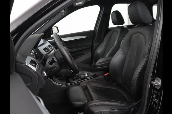 BMW X1 sDrive18i High Executive | Panoramadak | Leder | Stoelverwarming | Cruise control | Head-up | Navigatie | Bluetooth | Interieurverlichting | Elektrische achterklep | Trekhaak
