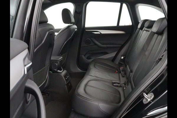 BMW X1 sDrive18i High Executive | Panoramadak | Leder | Stoelverwarming | Cruise control | Head-up | Navigatie | Bluetooth | Interieurverlichting | Elektrische achterklep | Trekhaak