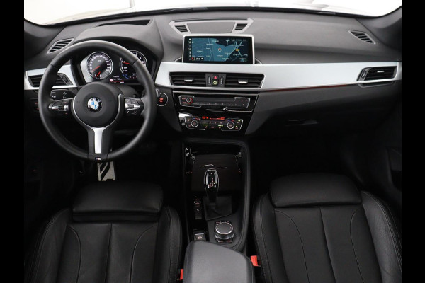 BMW X1 sDrive18i High Executive | Panoramadak | Leder | Stoelverwarming | Cruise control | Head-up | Navigatie | Bluetooth | Interieurverlichting | Elektrische achterklep | Trekhaak